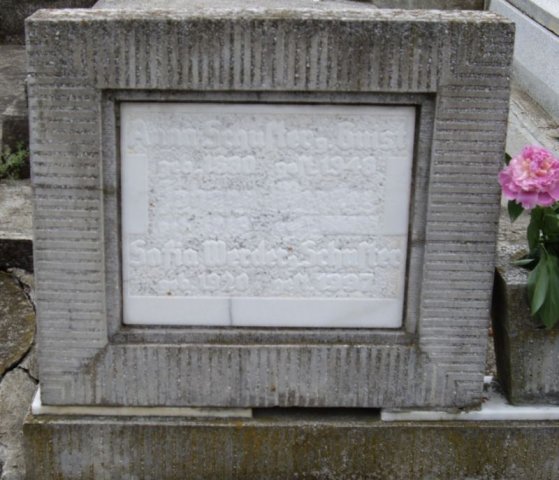 Guist Anna 1880-1948 Schuster Sofia 1920-1997 Grabstein
